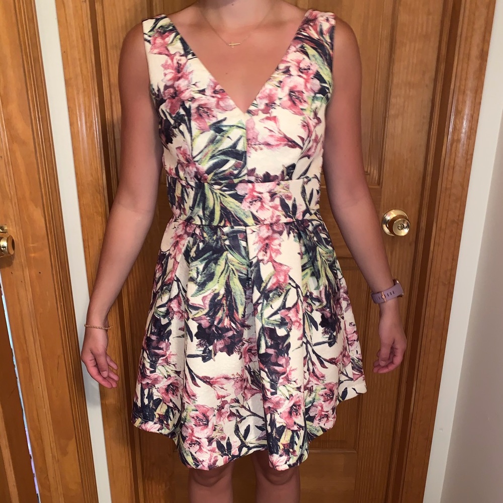 Floral size small Cocktail Dress with open back